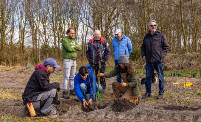 Bollengrond krijgt nieuw leven ingeblazen: GroenDoen Fonds steunt nieuw voedselbos van Land van Ons en WIJdehorst