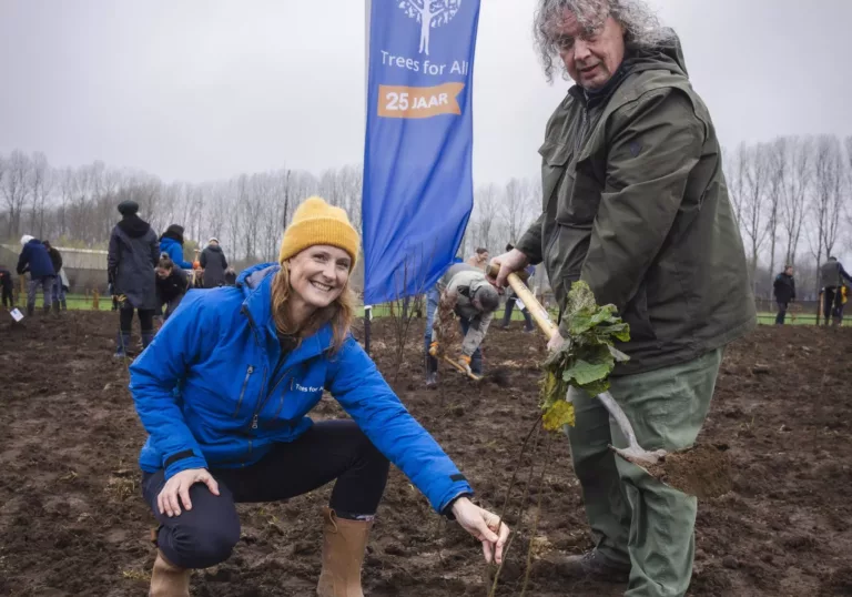 Van landbouwgrond naar zeldzaam leembos: 400.000ste boom geplant in het Brabantse Groene Woud
